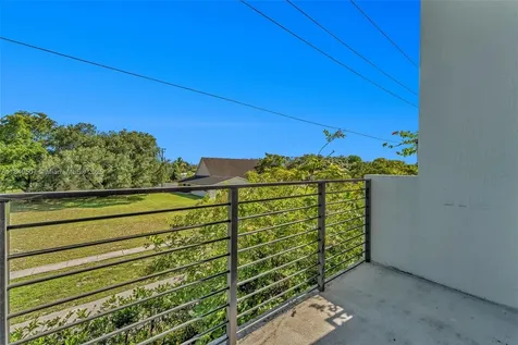 4460 NW 8th Place Plantation FL 33317