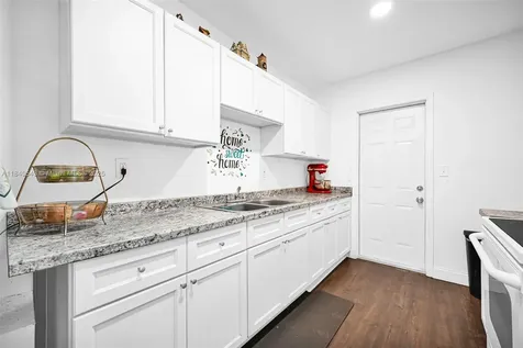 370 NE 87th Street El Portal FL 33138