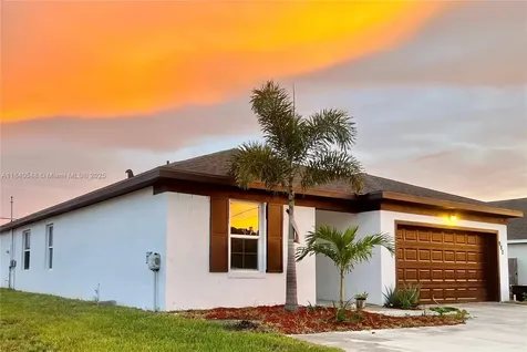 982 SW Alcantarra Boulevard Port St. Lucie FL 34953