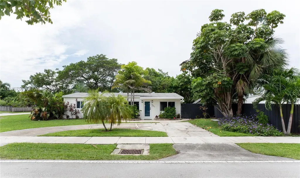 5901 NE 4th Avenue Oakland Park FL 33334