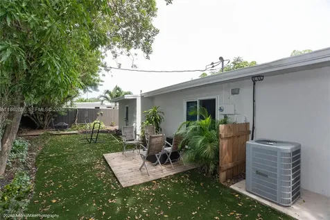 5901 NE 4th Avenue Oakland Park FL 33334
