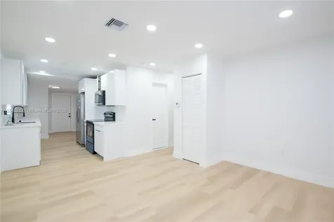 2375 NW 58th Street Miami FL 33142