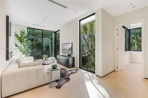3860 Little Avenue Miami FL 33133