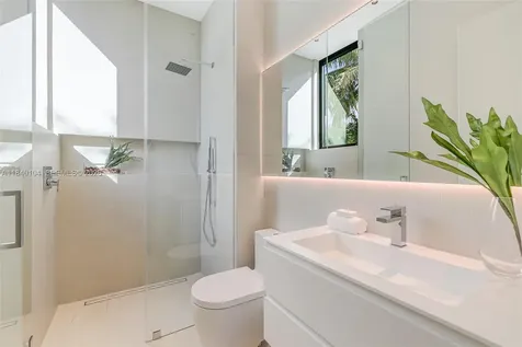3860 Little Avenue Miami FL 33133
