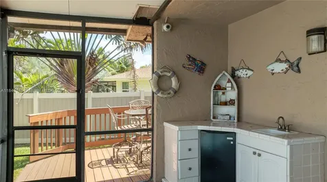 1710 SW 100th Terrace Davie FL 33324