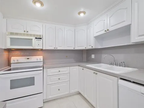 400 Kings Point Drive Sunny Isles Beach FL 33160