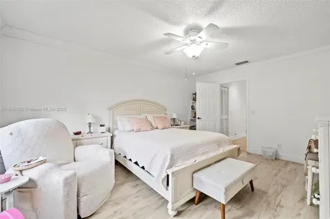 9384 NW 8th Circle Plantation FL 33324