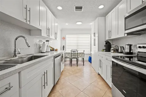 9384 NW 8th Circle Plantation FL 33324