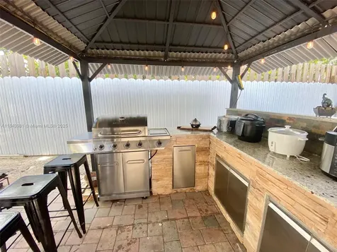 739 NW 112th Street Miami FL 33168