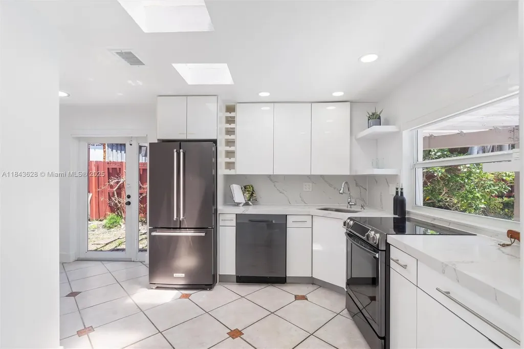 1100 NE 17th Terrace Fort Lauderdale FL 33304