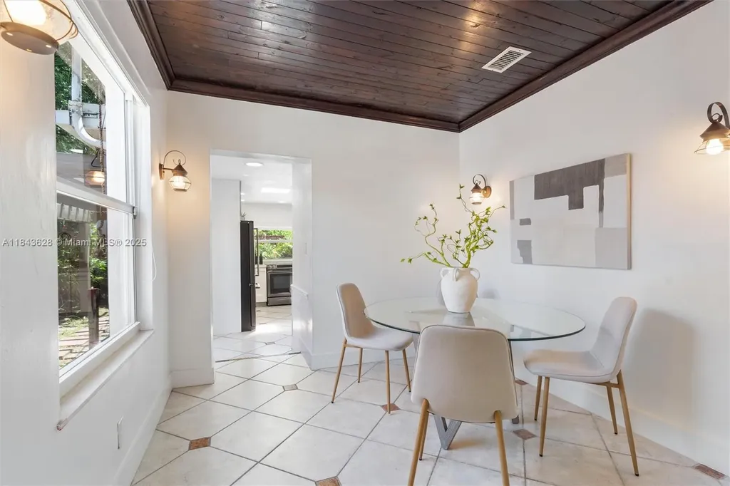 1100 NE 17th Terrace Fort Lauderdale FL 33304