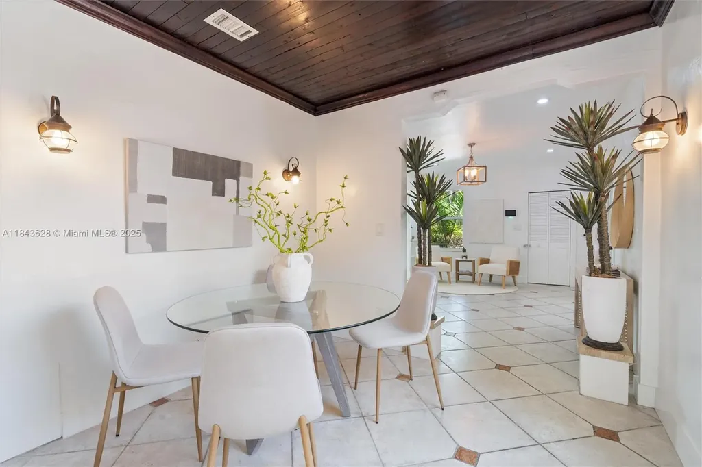 1100 NE 17th Terrace Fort Lauderdale FL 33304