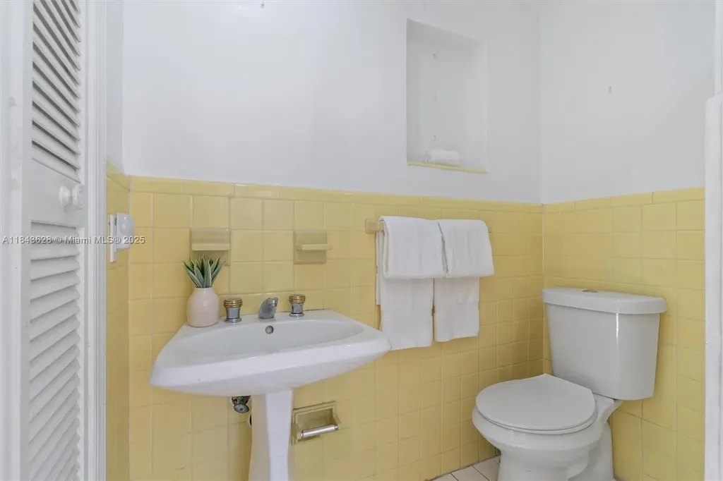 1100 NE 17th Terrace Fort Lauderdale FL 33304