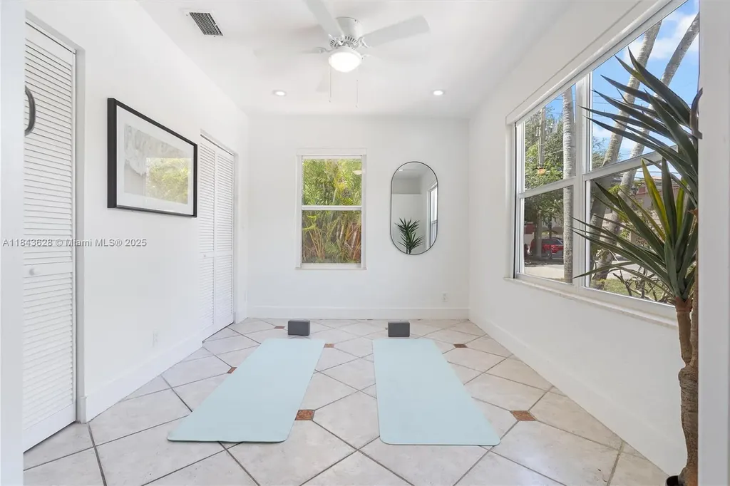 1100 NE 17th Terrace Fort Lauderdale FL 33304