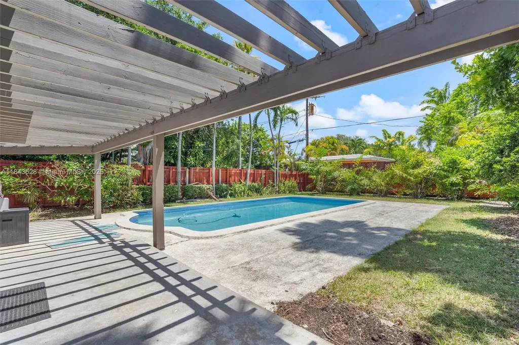 1100 NE 17th Terrace Fort Lauderdale FL 33304