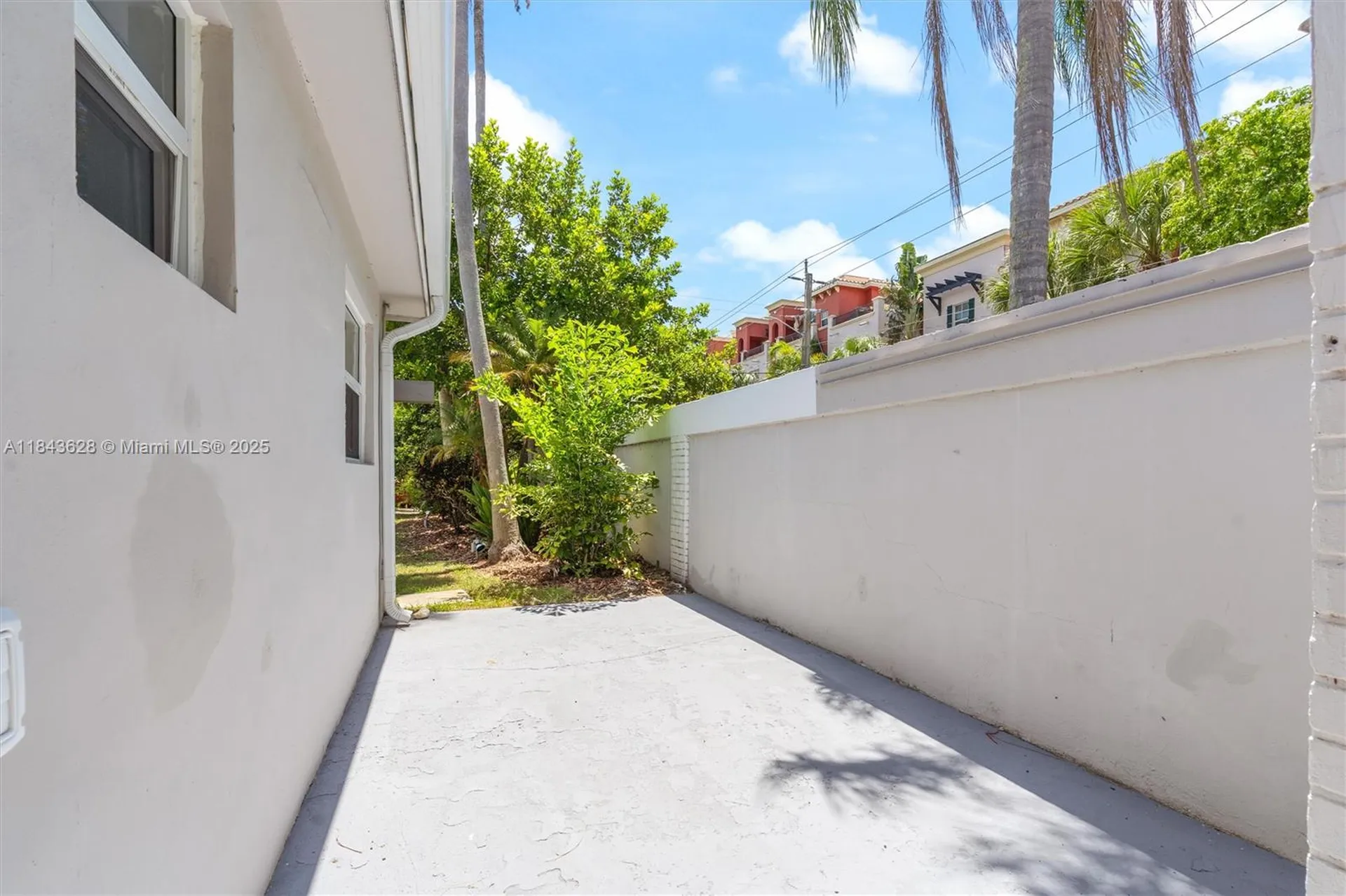 1100 NE 17th Terrace Fort Lauderdale FL 33304