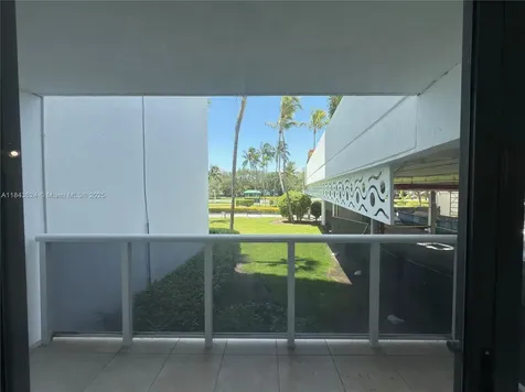 3675 N Country Club Drive Aventura FL 33180