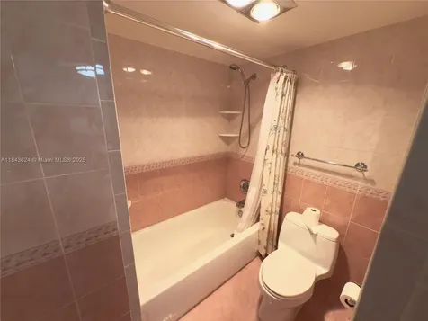 3675 N Country Club Drive Aventura FL 33180