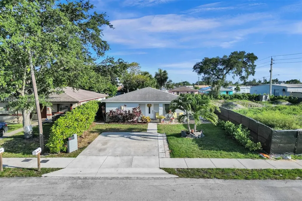 320 NE 33rd Street Oakland Park FL 33334