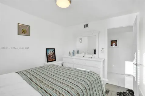 320 NE 33rd Street Oakland Park FL 33334
