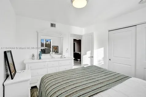 320 NE 33rd Street Oakland Park FL 33334