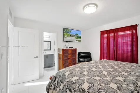 320 NE 33rd Street Oakland Park FL 33334