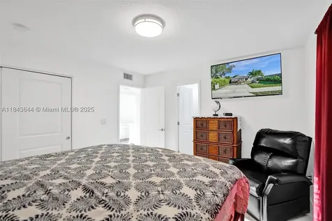 320 NE 33rd Street Oakland Park FL 33334