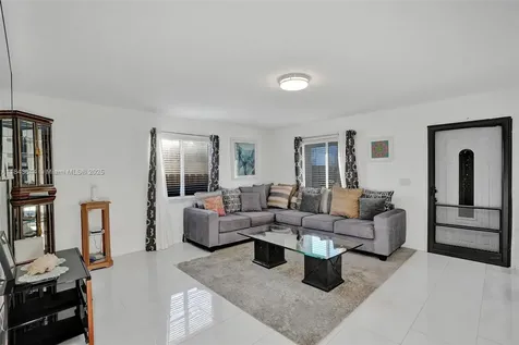 320 NE 33rd Street Oakland Park FL 33334