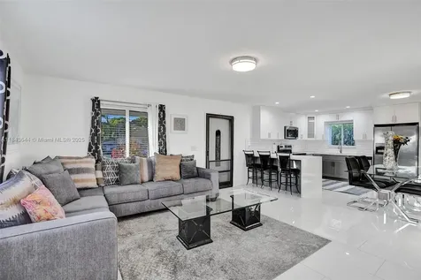 320 NE 33rd Street Oakland Park FL 33334