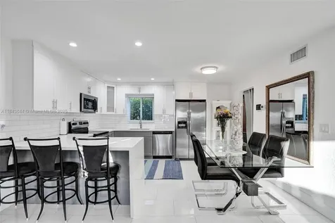320 NE 33rd Street Oakland Park FL 33334