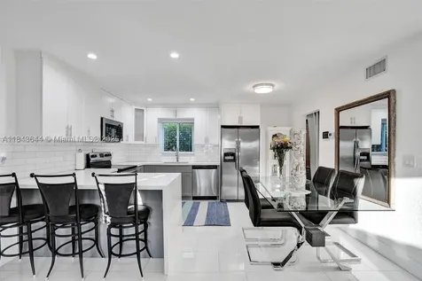 320 NE 33rd Street Oakland Park FL 33334