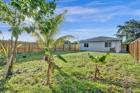 320 NE 33rd Street Oakland Park FL 33334
