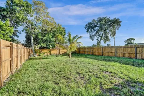 320 NE 33rd Street Oakland Park FL 33334