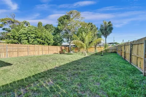 320 NE 33rd Street Oakland Park FL 33334