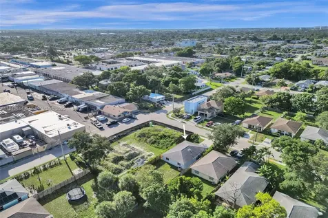 320 NE 33rd Street Oakland Park FL 33334
