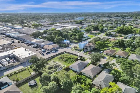 320 NE 33rd Street Oakland Park FL 33334