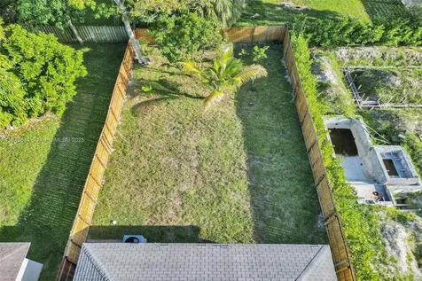 320 NE 33rd Street Oakland Park FL 33334