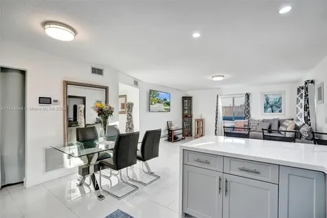320 NE 33rd Street Oakland Park FL 33334
