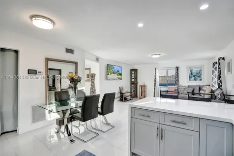 320 NE 33rd Street Oakland Park FL 33334
