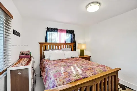 320 NE 33rd Street Oakland Park FL 33334