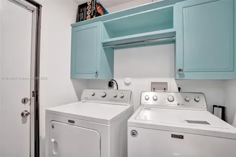 320 NE 33rd Street Oakland Park FL 33334