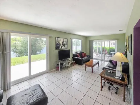 2101 NW 119th Avenue Pembroke Pines FL 33026