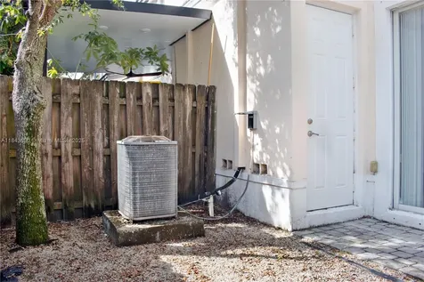 153 SE 28th Place Homestead FL 33033
