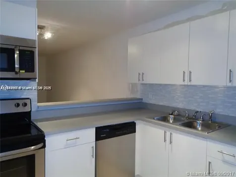 15205 NE 6th Avenue Miami FL 33162