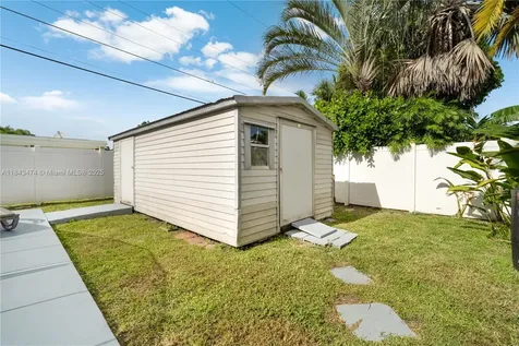 9025 SW 199th Street Cutler Bay FL 33157