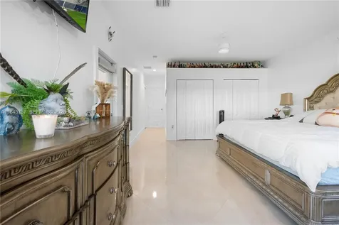 9621 W Calusa Club Drive Miami FL 33186