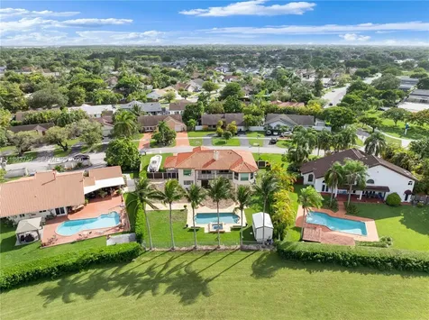 9621 W Calusa Club Drive Miami FL 33186