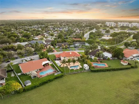 9621 W Calusa Club Drive Miami FL 33186