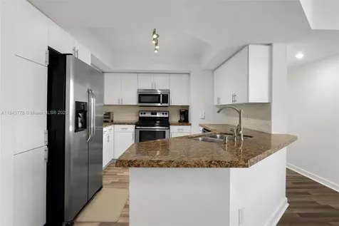 1800 Sunset Harbour Drive Miami Beach FL 33139