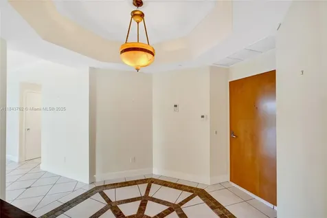 21150 Point Place Aventura FL 33180